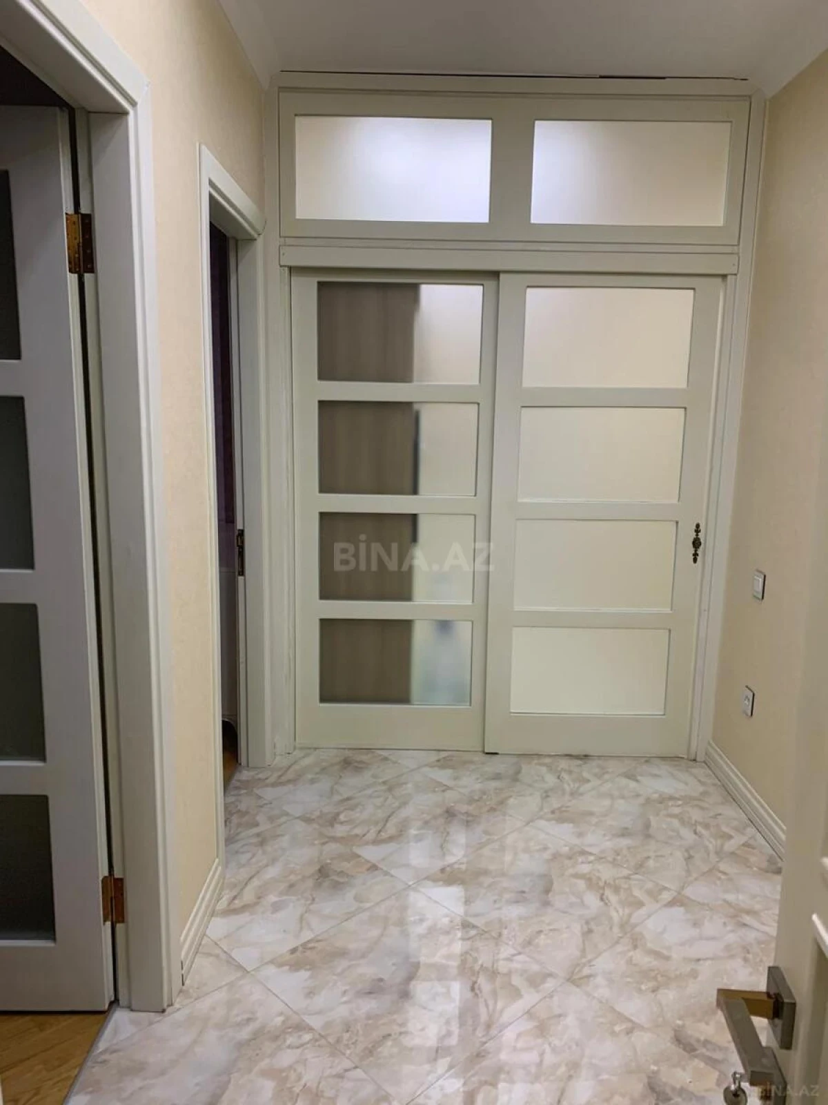 Kirayə verilir 2 otaqlı mənzil 75 m²