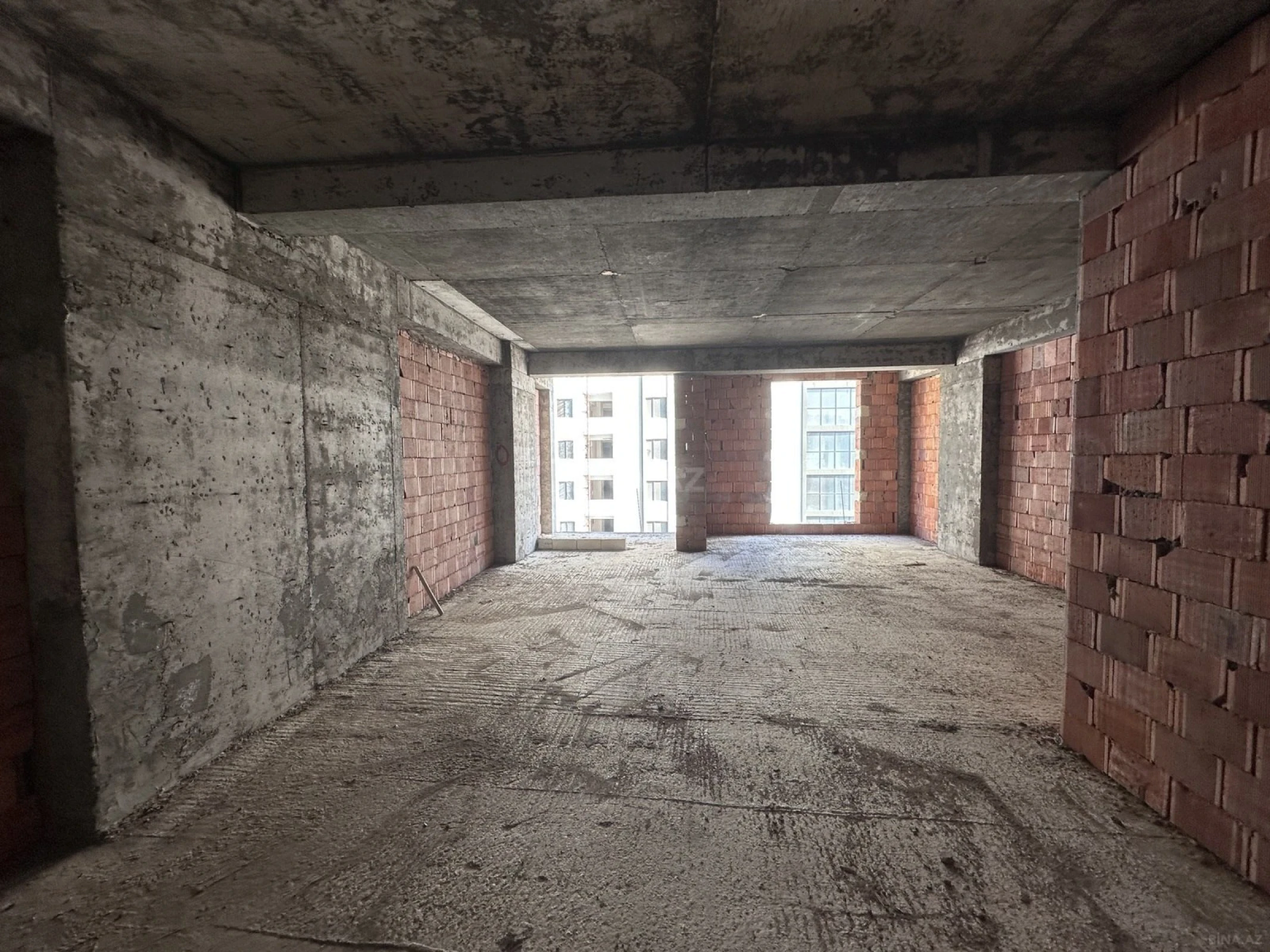 Satılır 1 otaqlı mənzil 61 m²