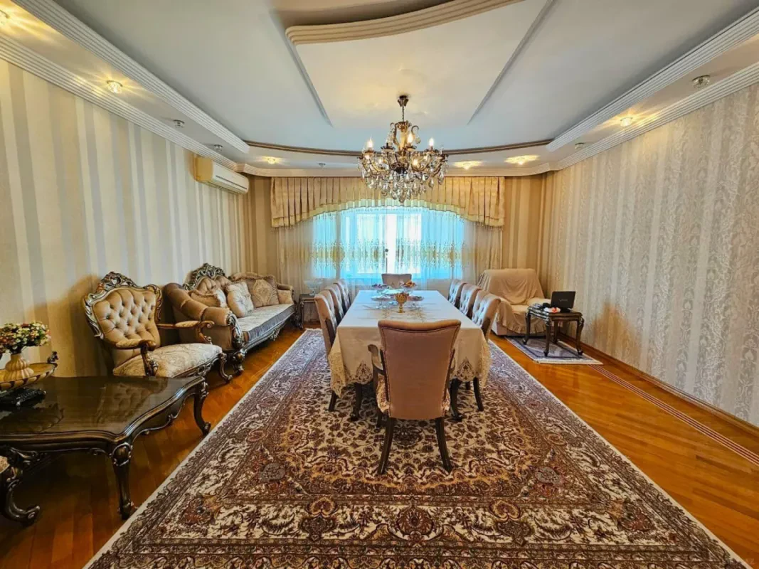 Satılır 3 otaqlı mənzil 140 m²