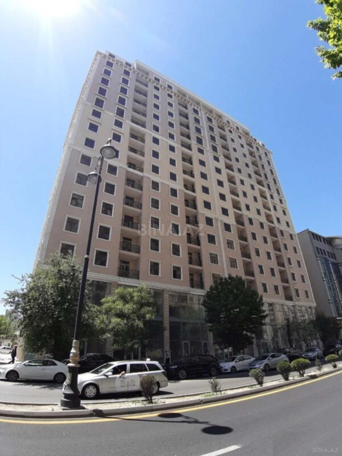 Satılır 3 otaqlı mənzil 138 m²