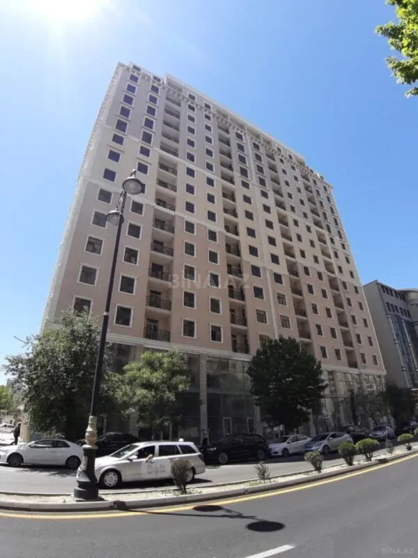 Satılır 3 otaqlı mənzil 138 m²