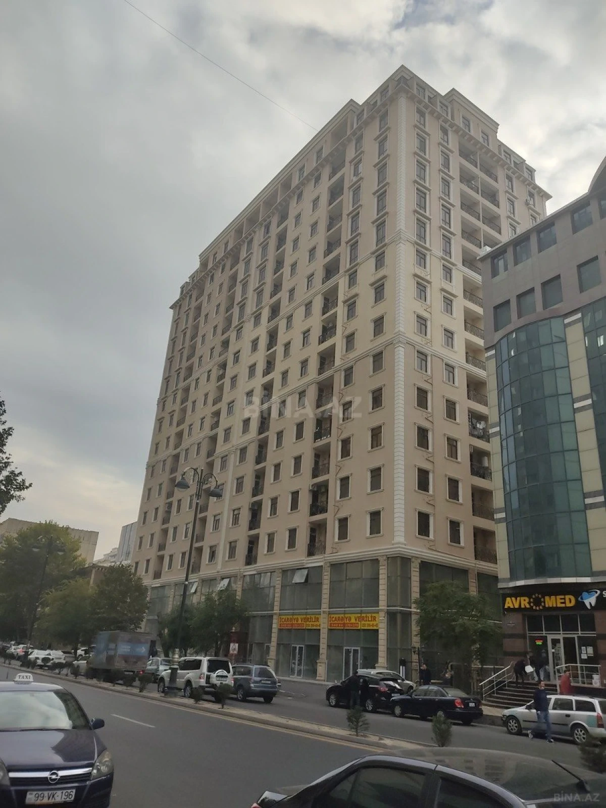 Satılır 3 otaqlı mənzil 138 m²