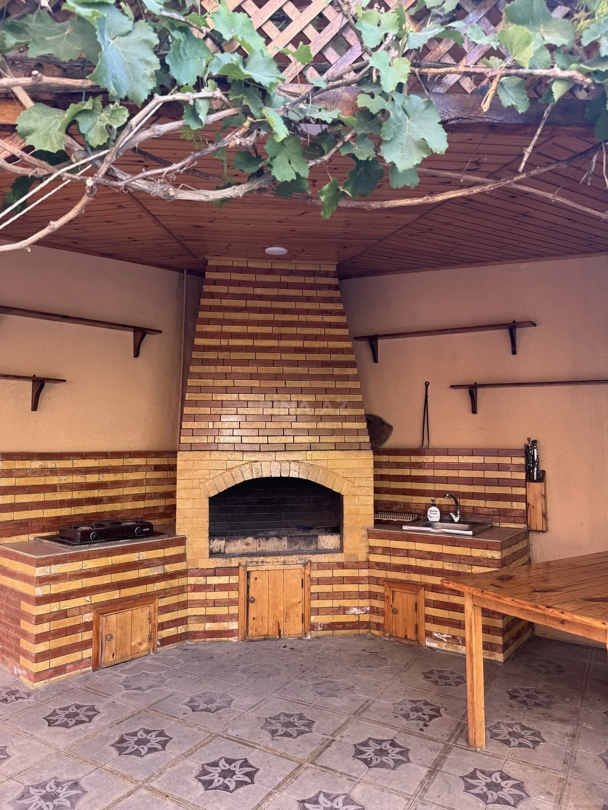 Kirayə verilir 5 otaqlı həyət evi 300 m²