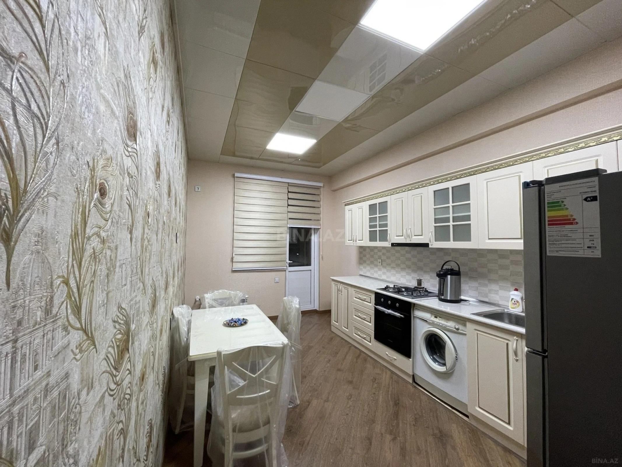 Kirayə verilir 2 otaqlı mənzil 90 m²