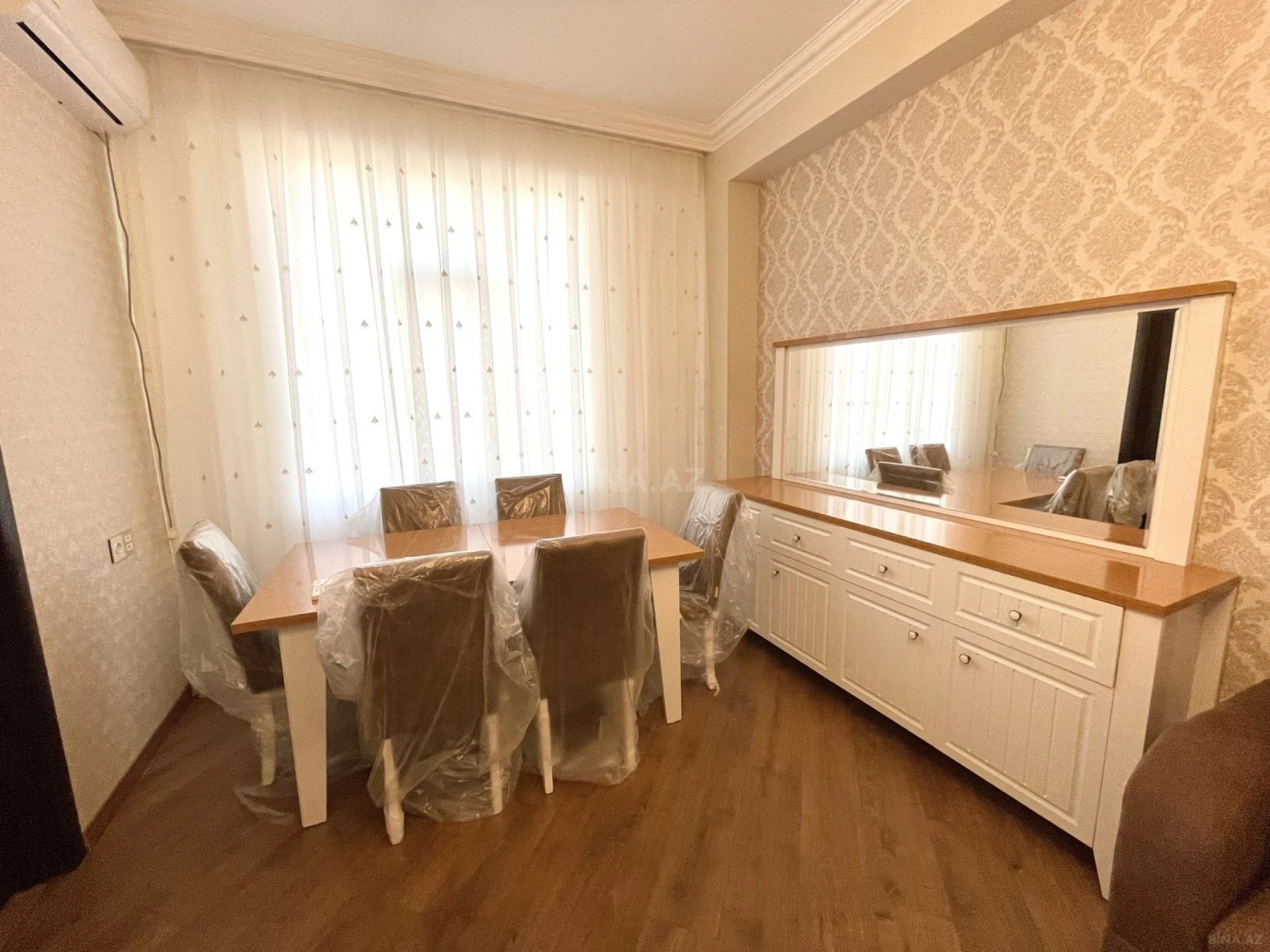 Kirayə verilir 2 otaqlı mənzil 90 m²