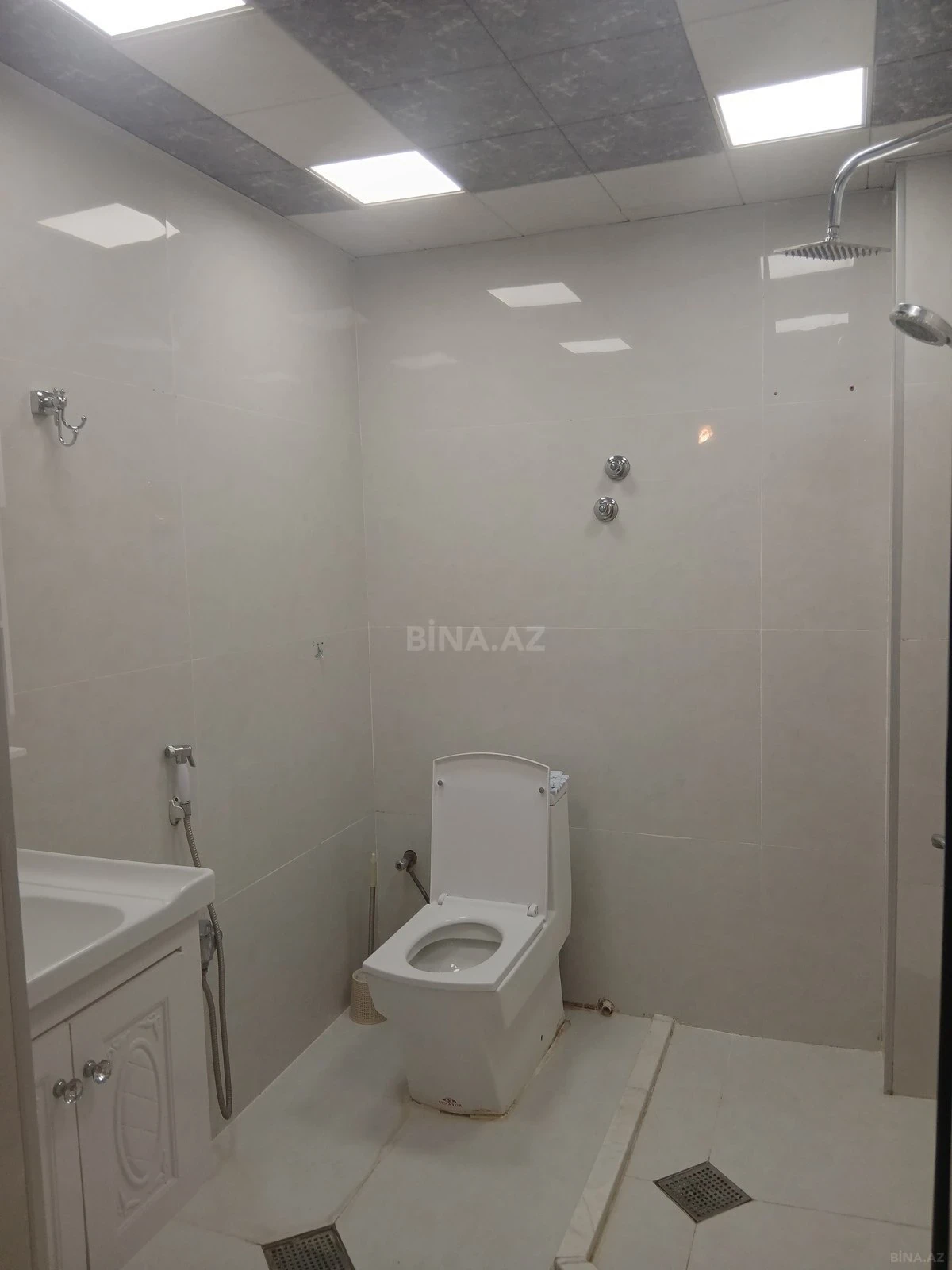 Kirayə verilir 2 otaqlı mənzil 70 m²