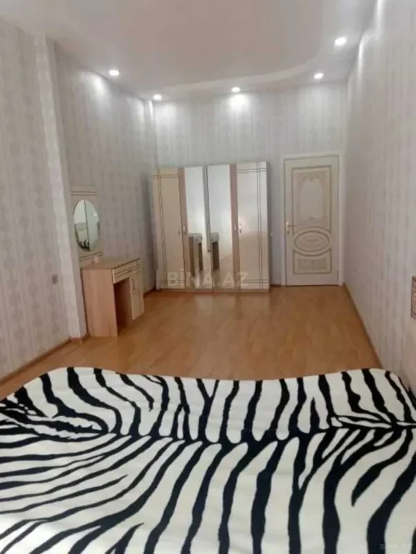 Kirayə verilir 2 otaqlı mənzil 120 m²