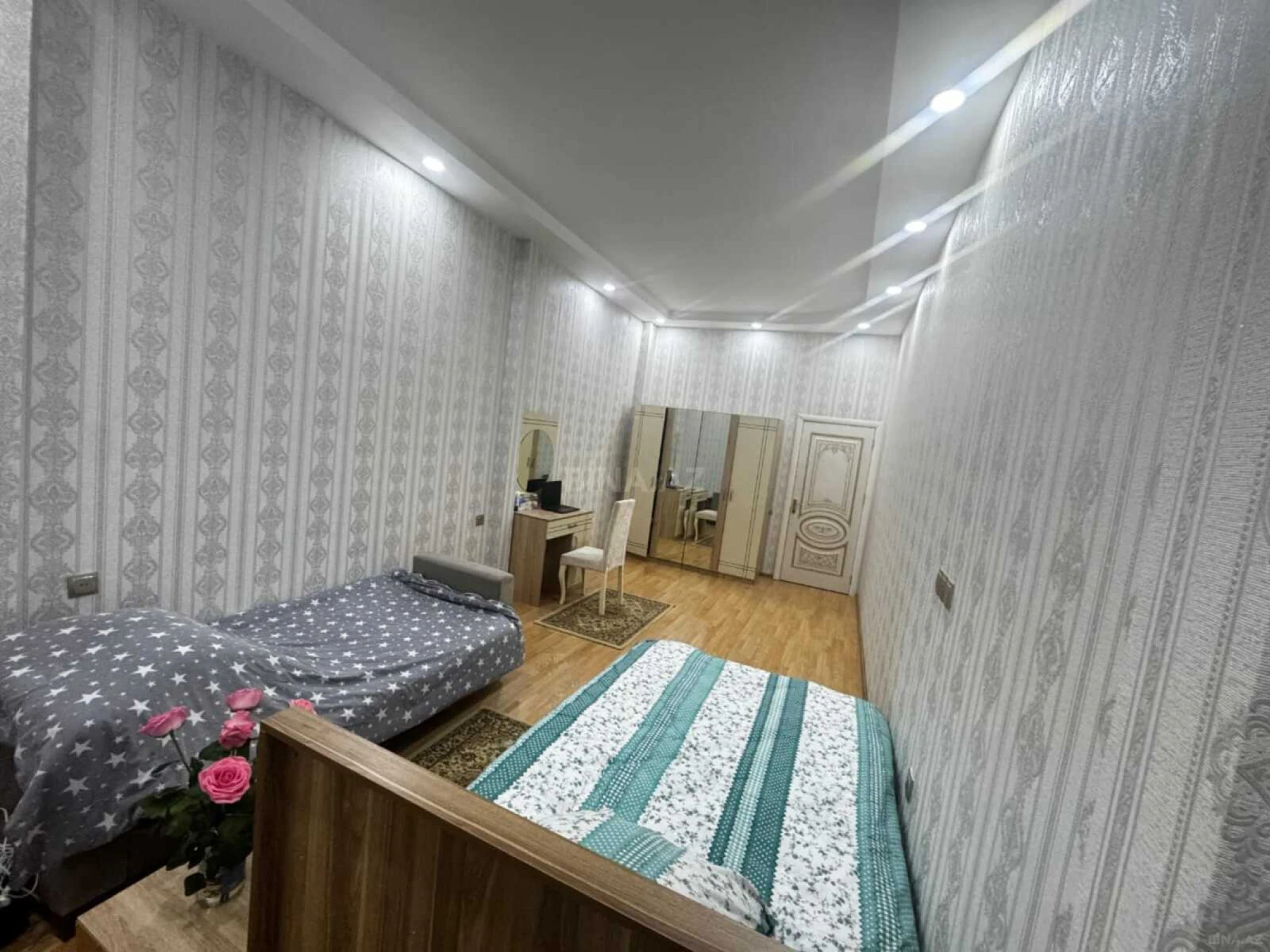 Kirayə verilir 2 otaqlı mənzil 120 m²