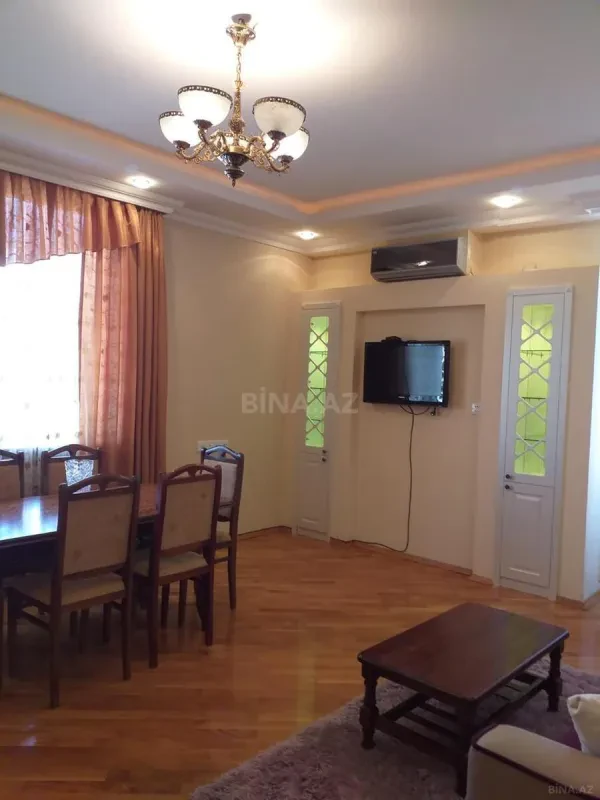 Kirayə verilir 2 otaqlı mənzil 80 m²