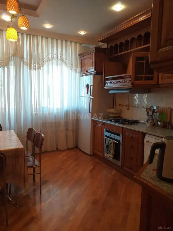 Kirayə verilir 2 otaqlı mənzil 80 m²