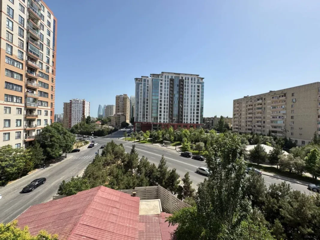 Satılır 4 otaqlı mənzil 210 m²