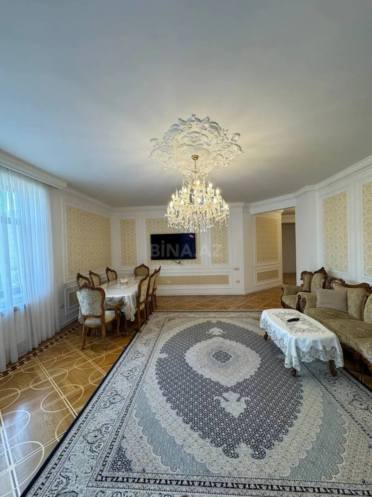 Satılır 4 otaqlı mənzil 210 m²