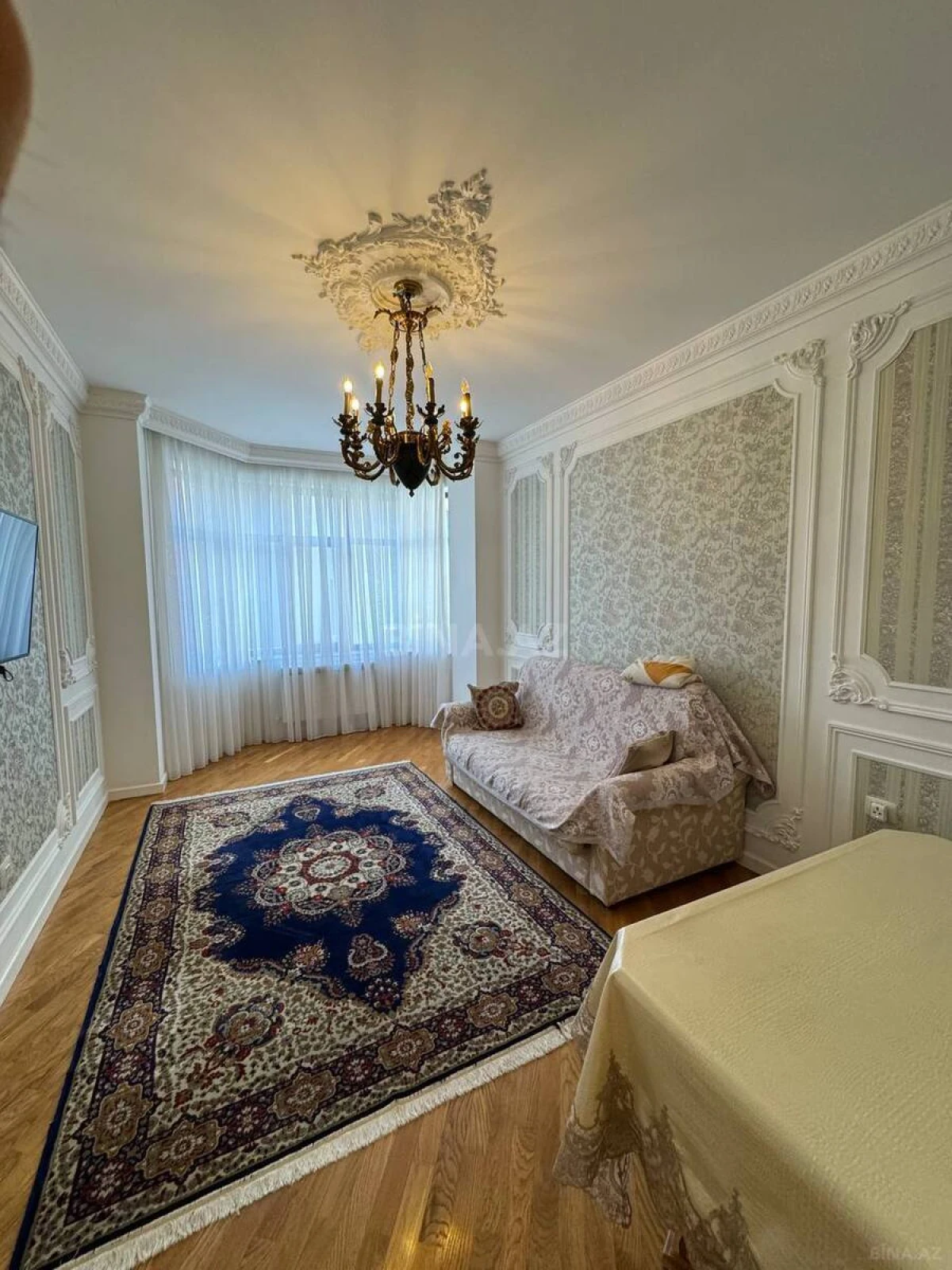 Satılır 4 otaqlı mənzil 210 m²