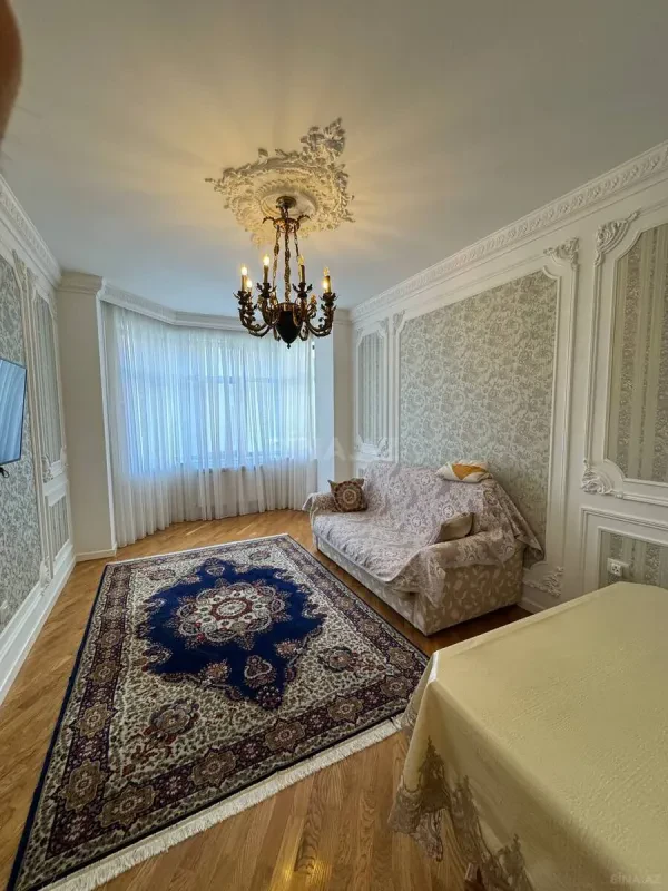 Satılır 4 otaqlı mənzil 210 m²