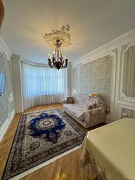 Satılır 4 otaqlı mənzil 210 m²
