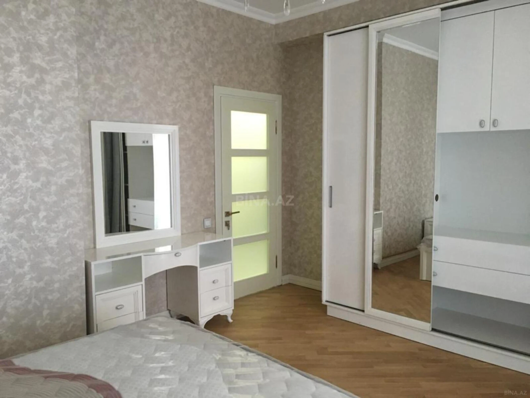 Kirayə verilir 2 otaqlı mənzil 70 m²