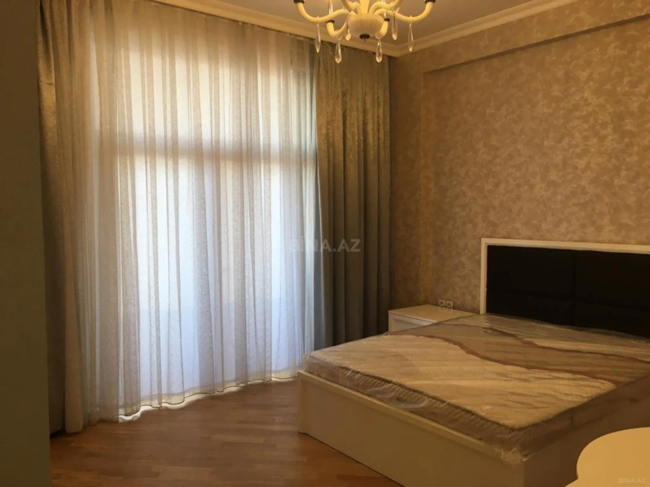 Kirayə verilir 2 otaqlı mənzil 70 m²