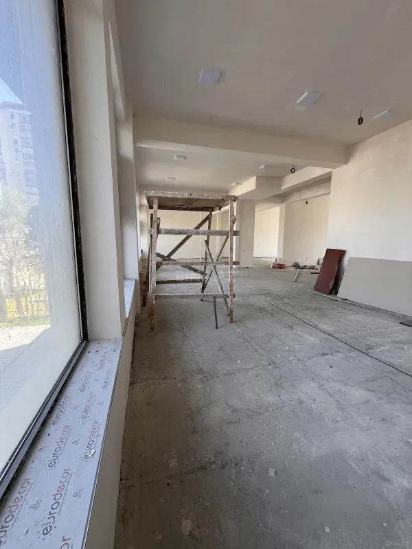 Satılır obyekt 326 m²