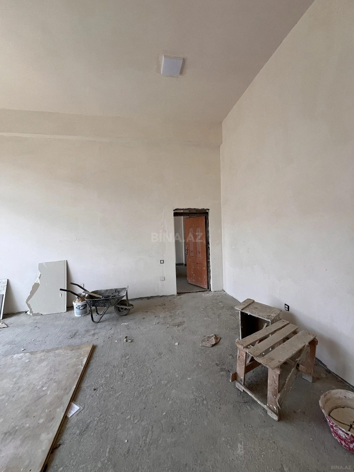 Satılır obyekt 326 m²
