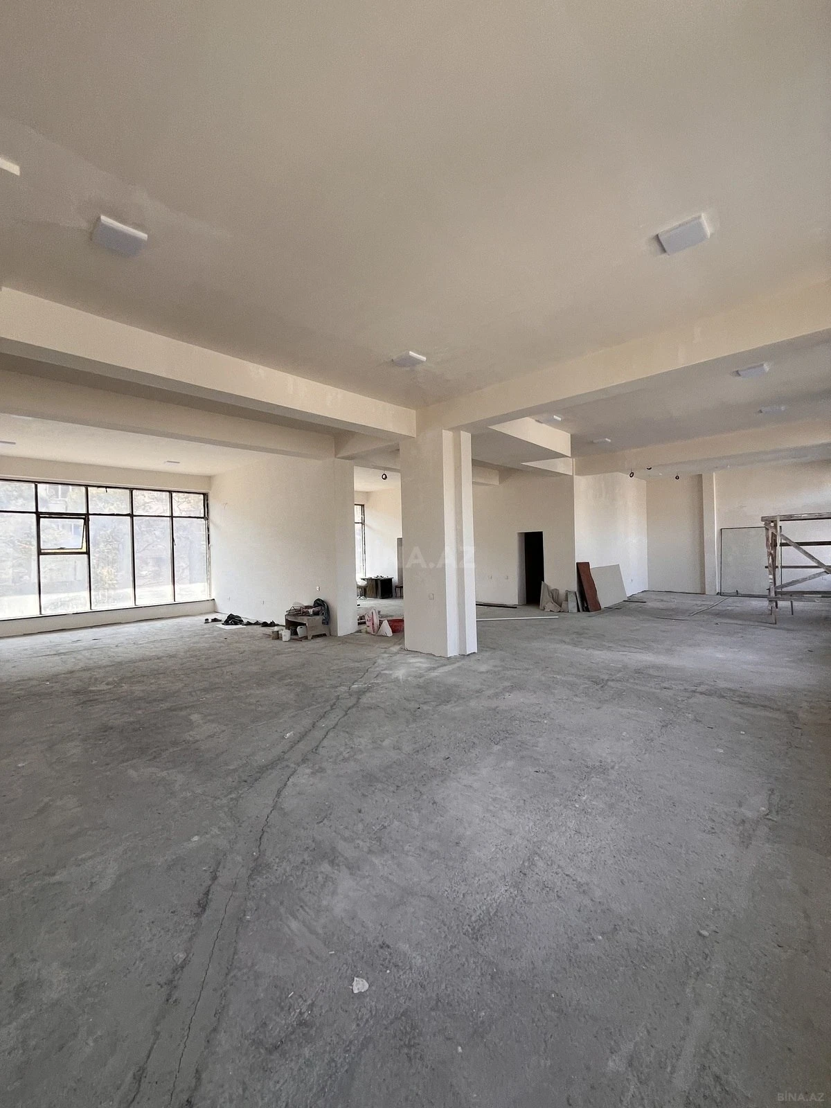 Satılır obyekt 326 m²