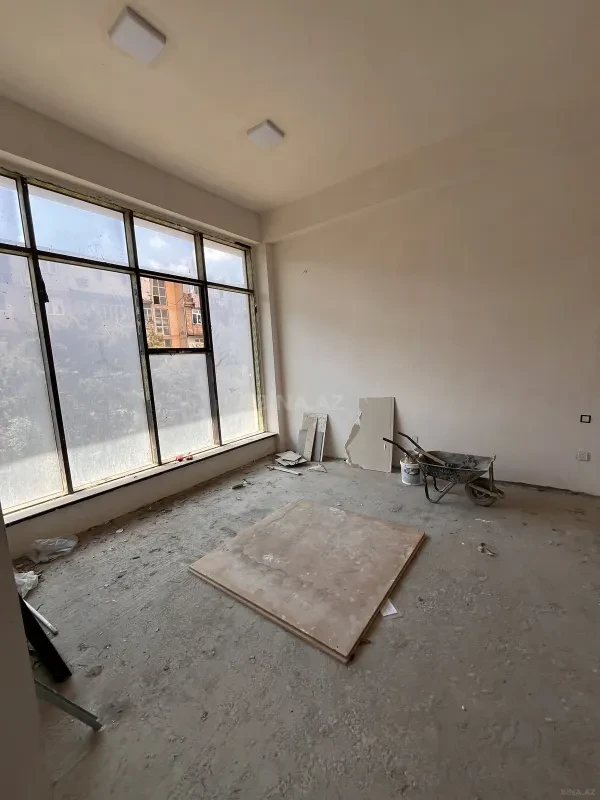 Satılır obyekt 326 m²