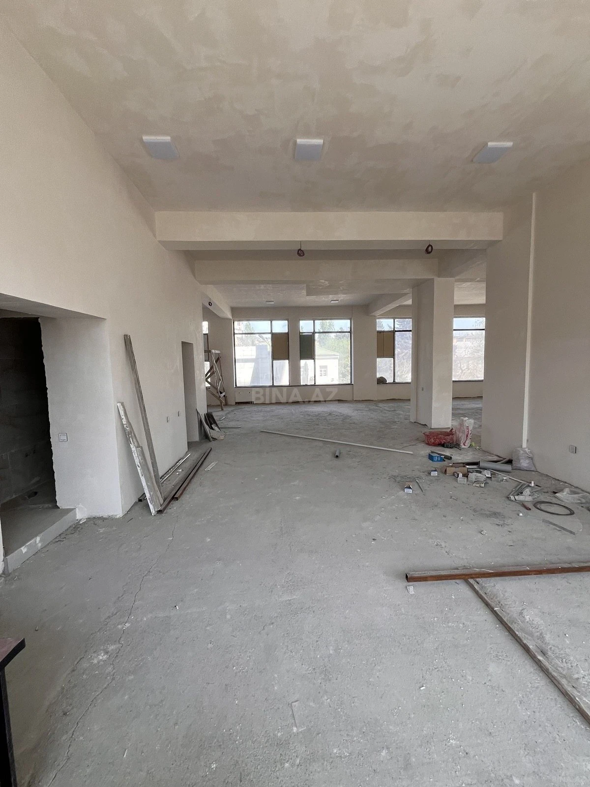 Satılır obyekt 326 m²
