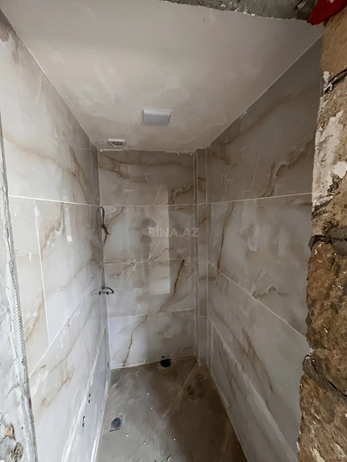 Satılır obyekt 326 m²