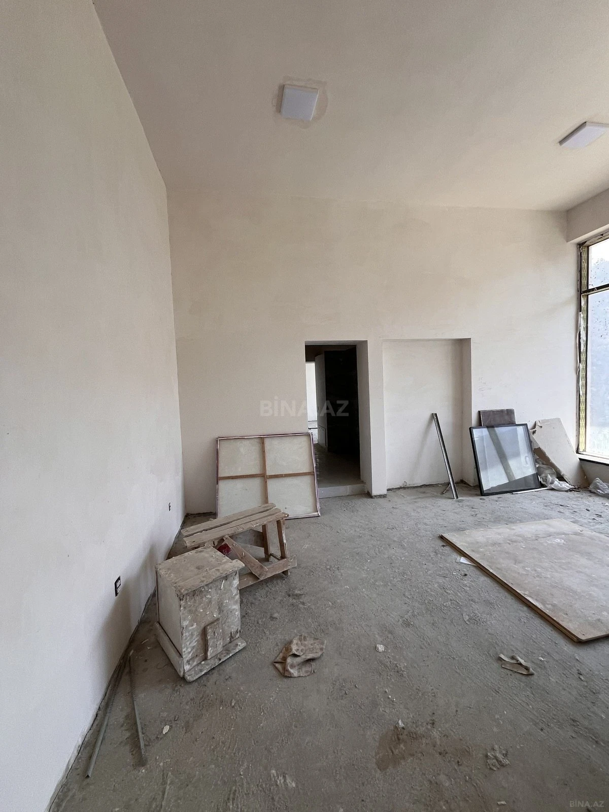 Satılır obyekt 326 m²