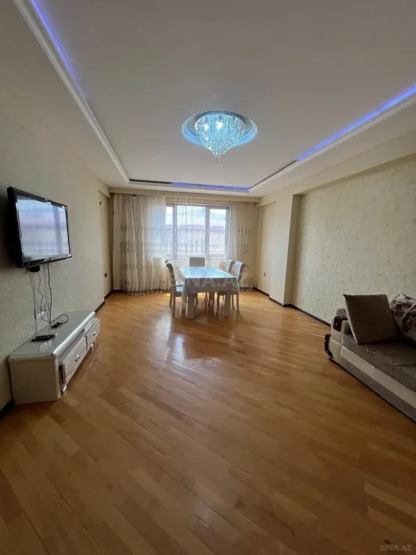 Satılır 3 otaqlı mənzil 107 m²