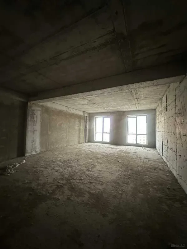 Satılır 4 otaqlı mənzil 172 m²