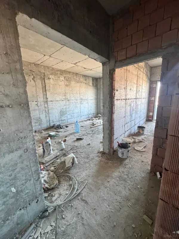 Satılır 2 otaqlı mənzil 81 m²
