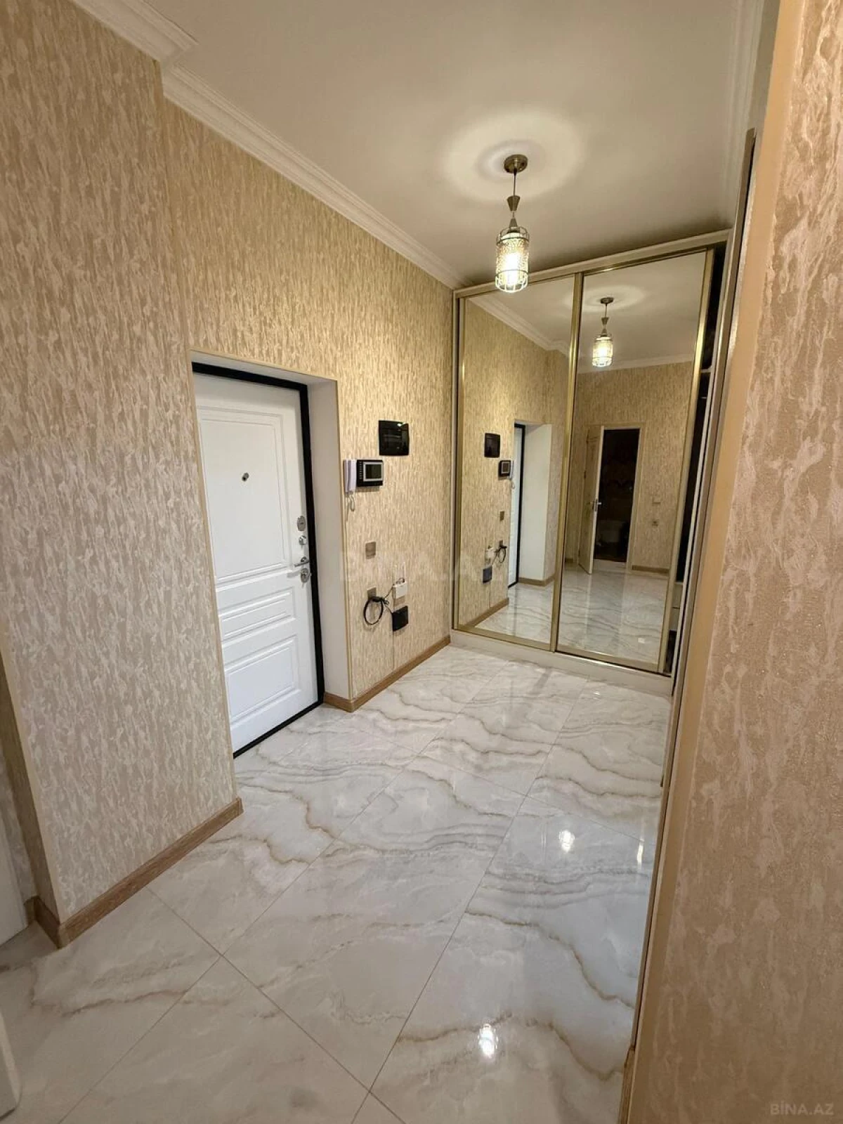Satılır 2 otaqlı mənzil 68 m²