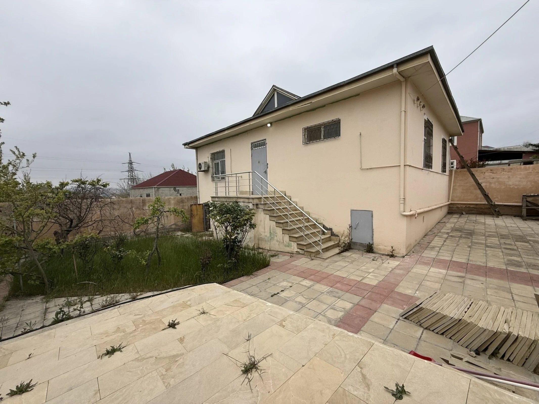 Satılır 4 otaqlı həyət evi 130 m²