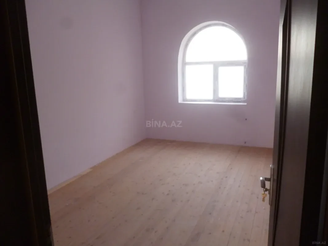 Satılır 6 otaqlı həyət evi 1 m²