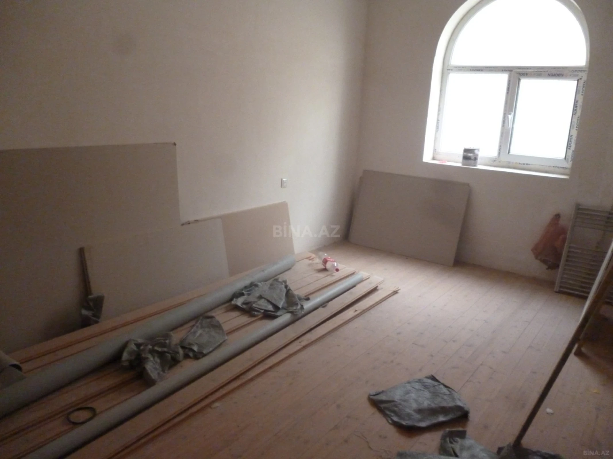 Satılır 6 otaqlı həyət evi 1 m²