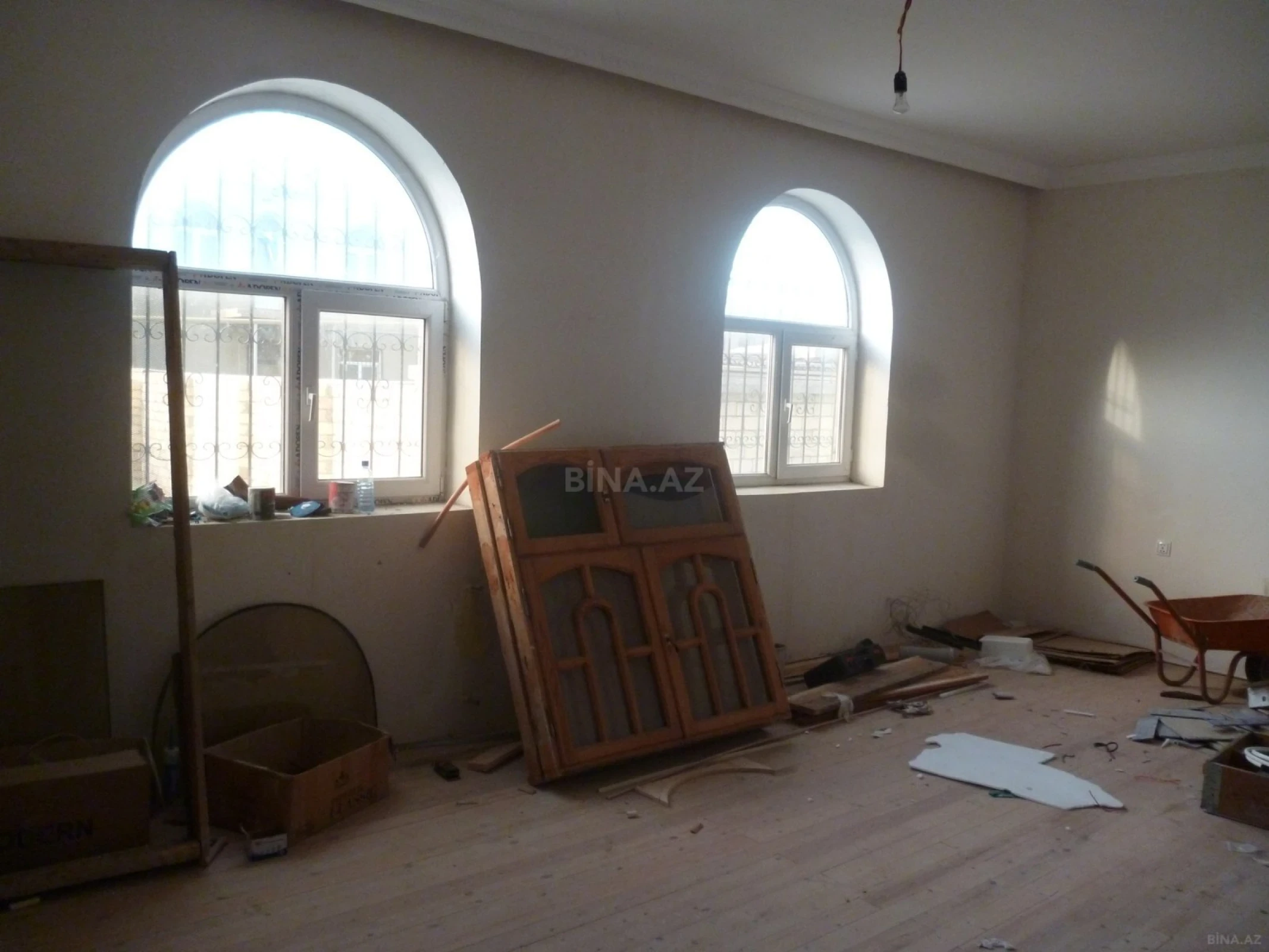 Satılır 6 otaqlı həyət evi 1 m²