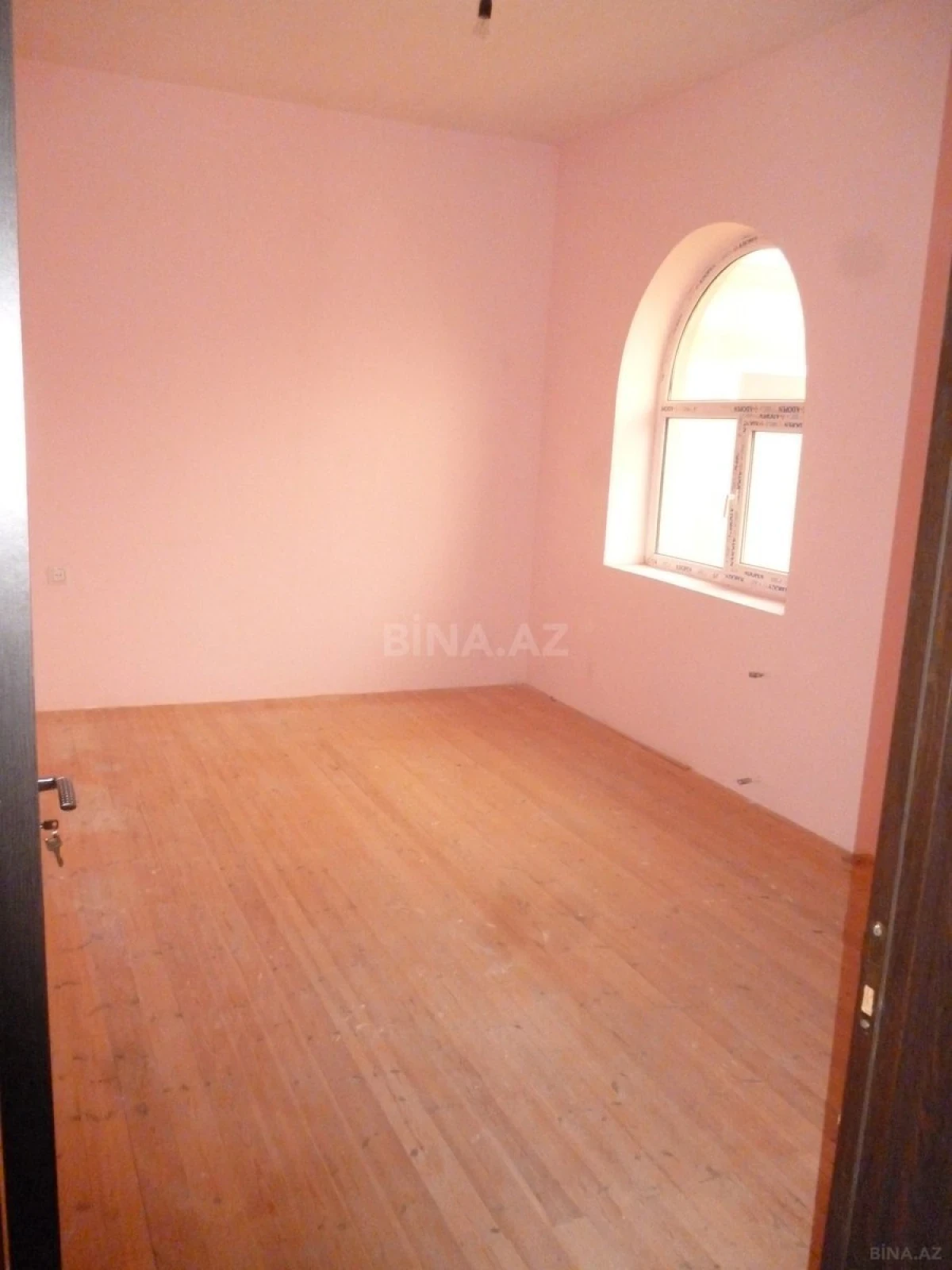 Satılır 6 otaqlı həyət evi 1 m²