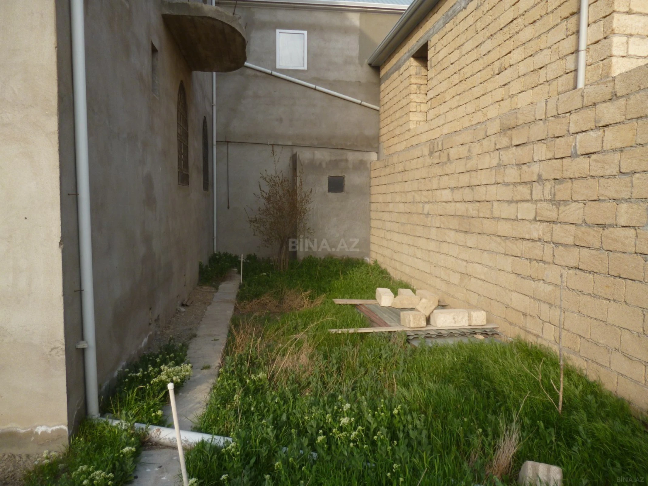 Satılır 6 otaqlı həyət evi 1 m²