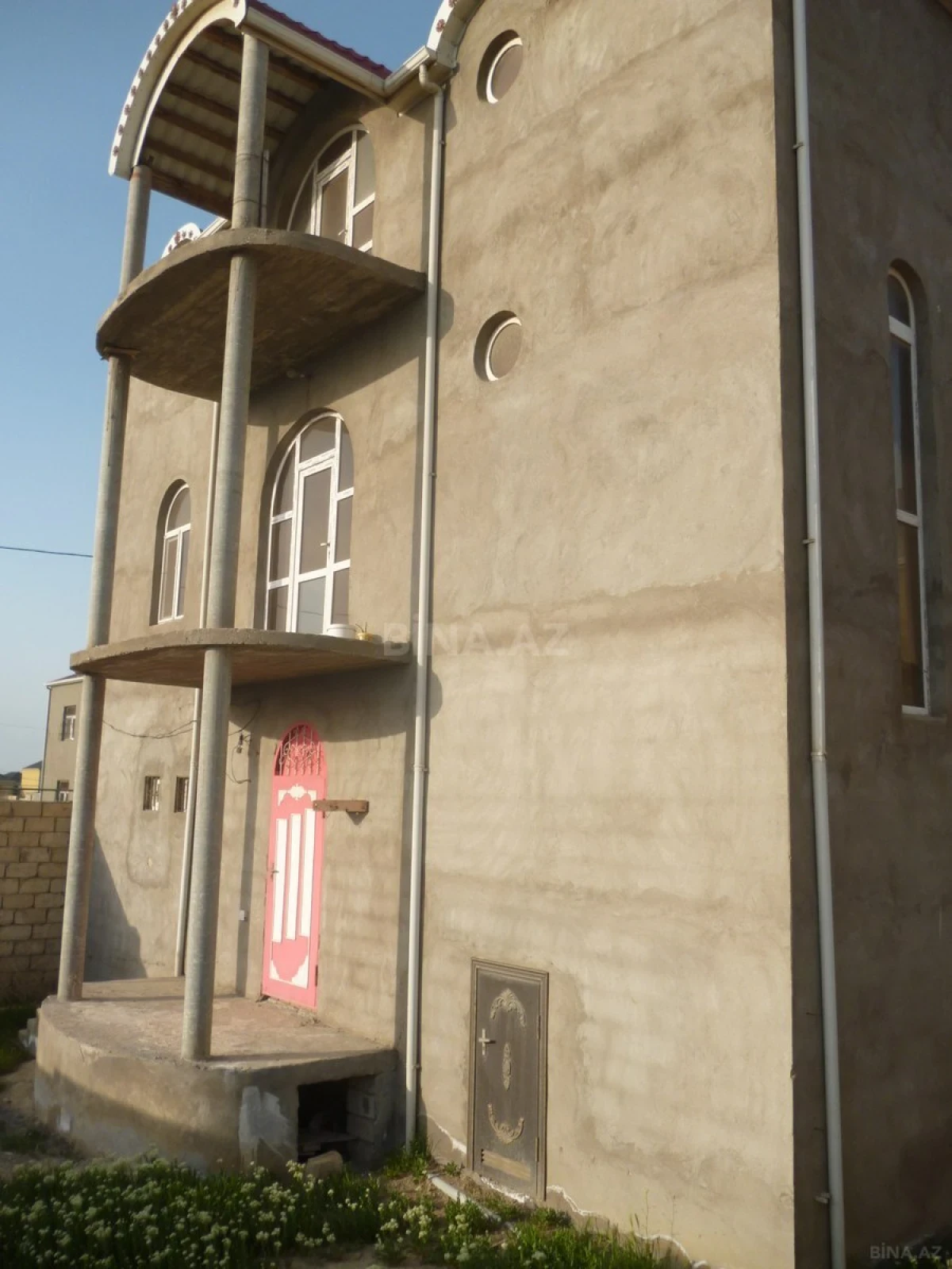 Satılır 6 otaqlı həyət evi 1 m²