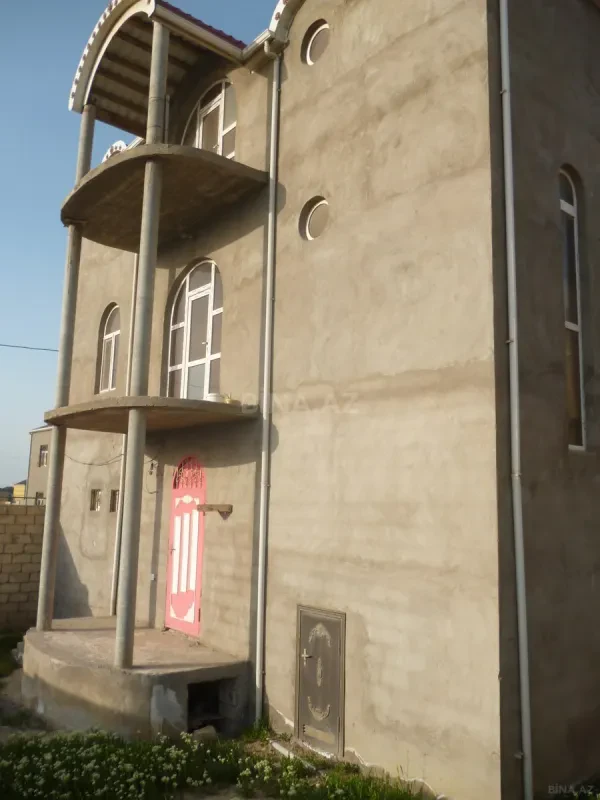 Satılır 6 otaqlı həyət evi 1 m²