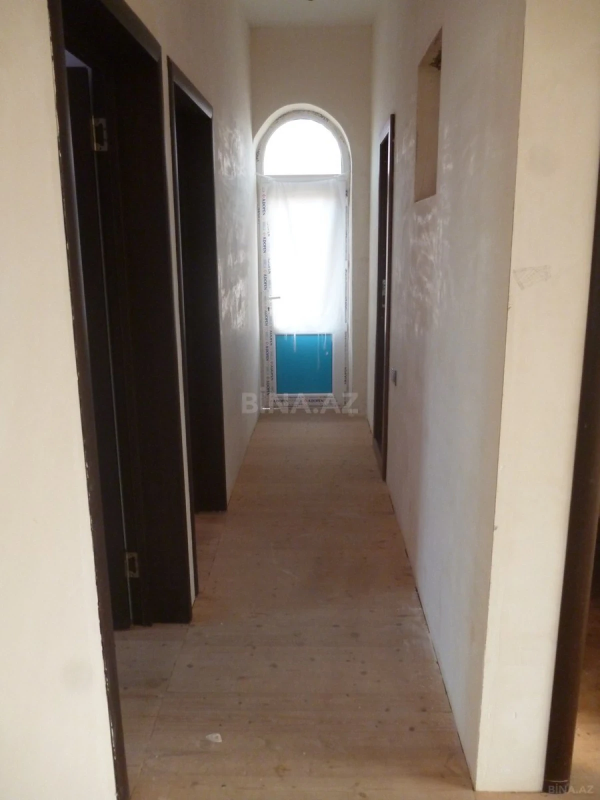 Satılır 6 otaqlı həyət evi 1 m²