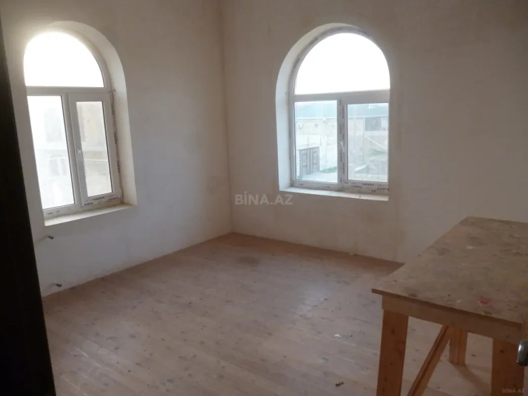 Satılır 6 otaqlı həyət evi 1 m²