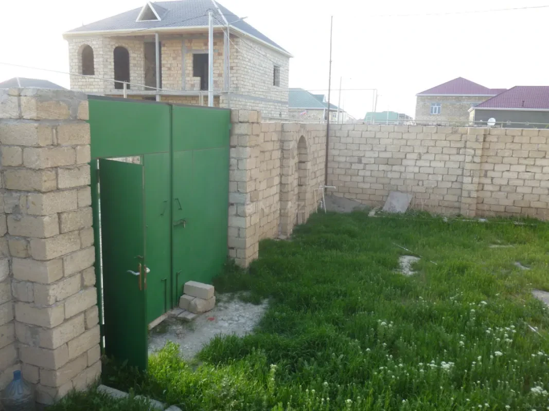 Satılır 6 otaqlı həyət evi 1 m²