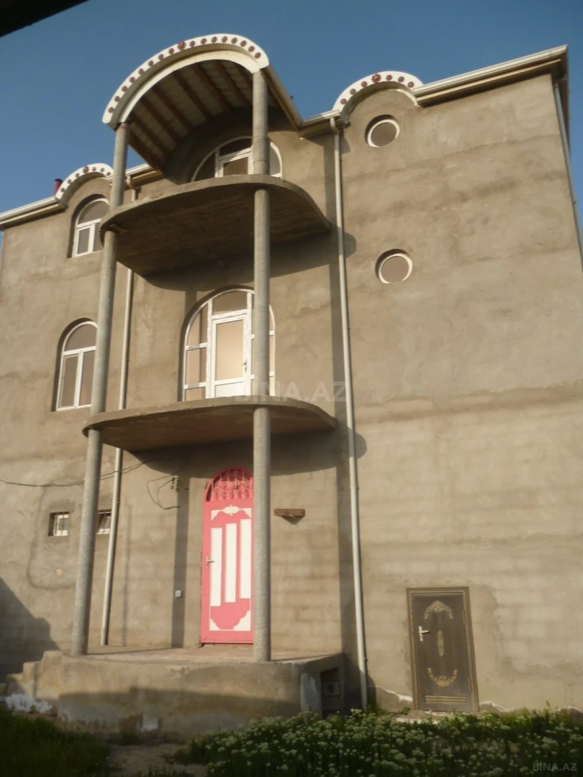 Satılır 6 otaqlı həyət evi 1 m²