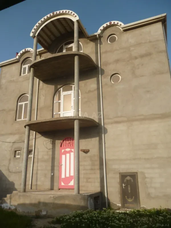 Satılır 6 otaqlı həyət evi 1 m²