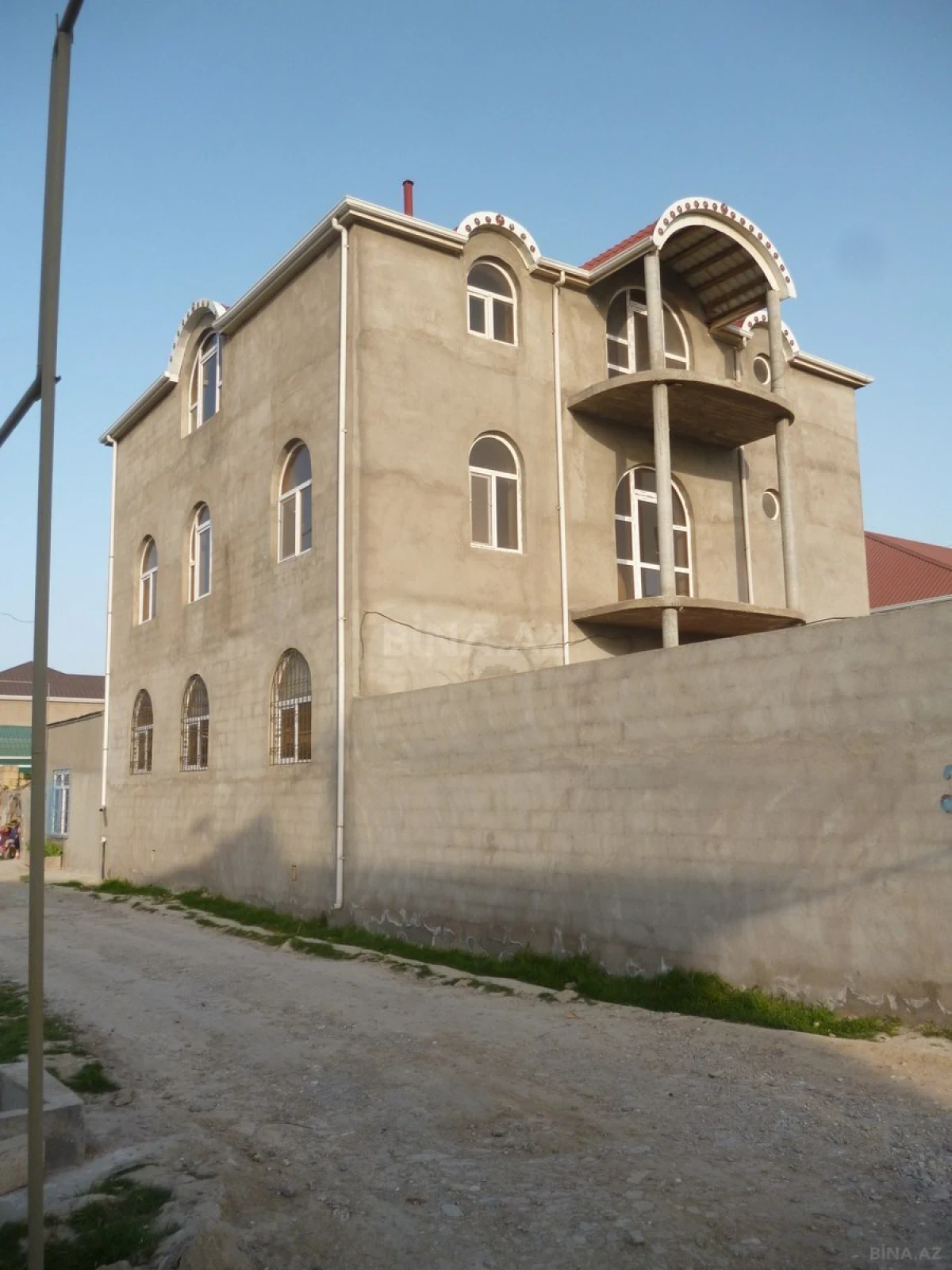 Satılır 6 otaqlı həyət evi 1 m²