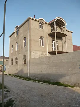 Satılır 6 otaqlı həyət evi 1 m²