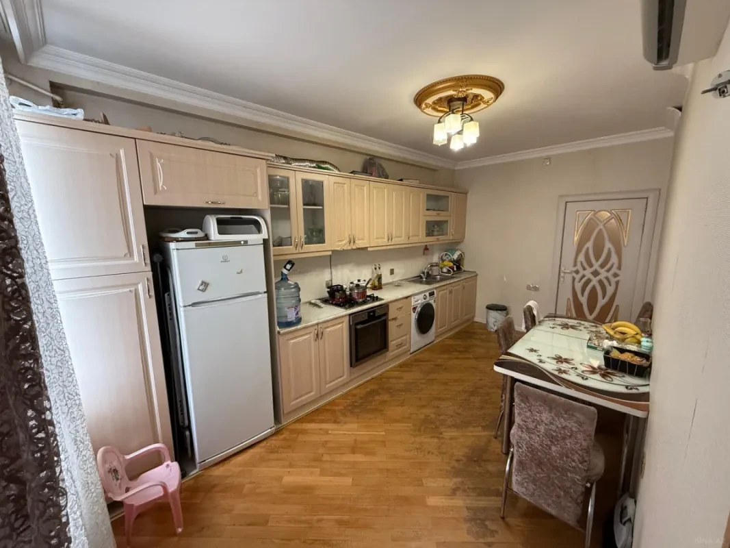 Satılır 4 otaqlı mənzil 133 m²