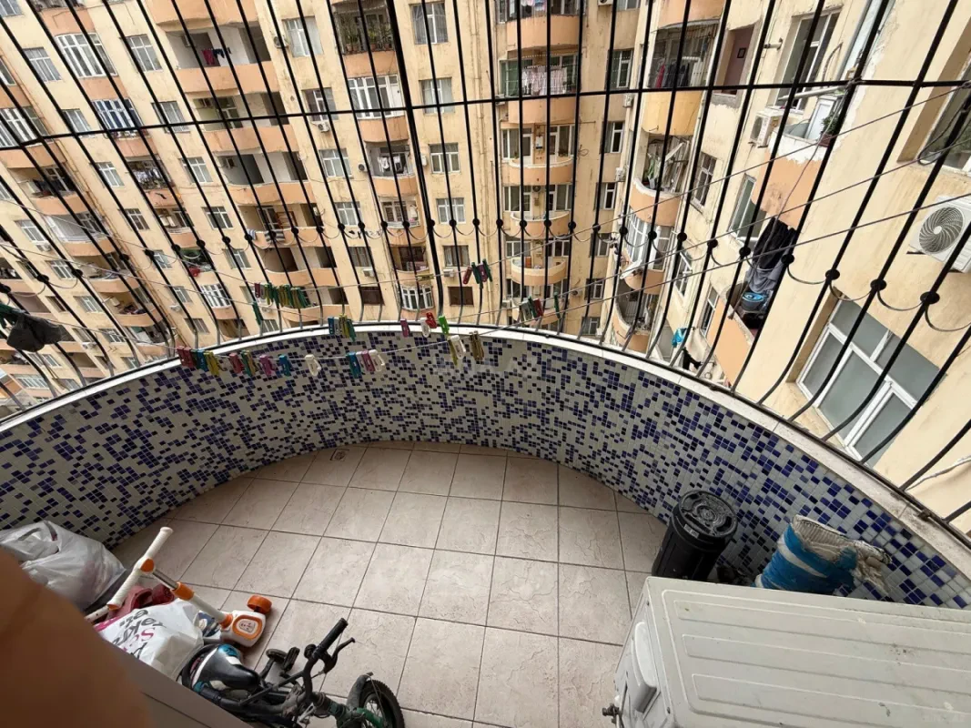 Satılır 4 otaqlı mənzil 133 m²