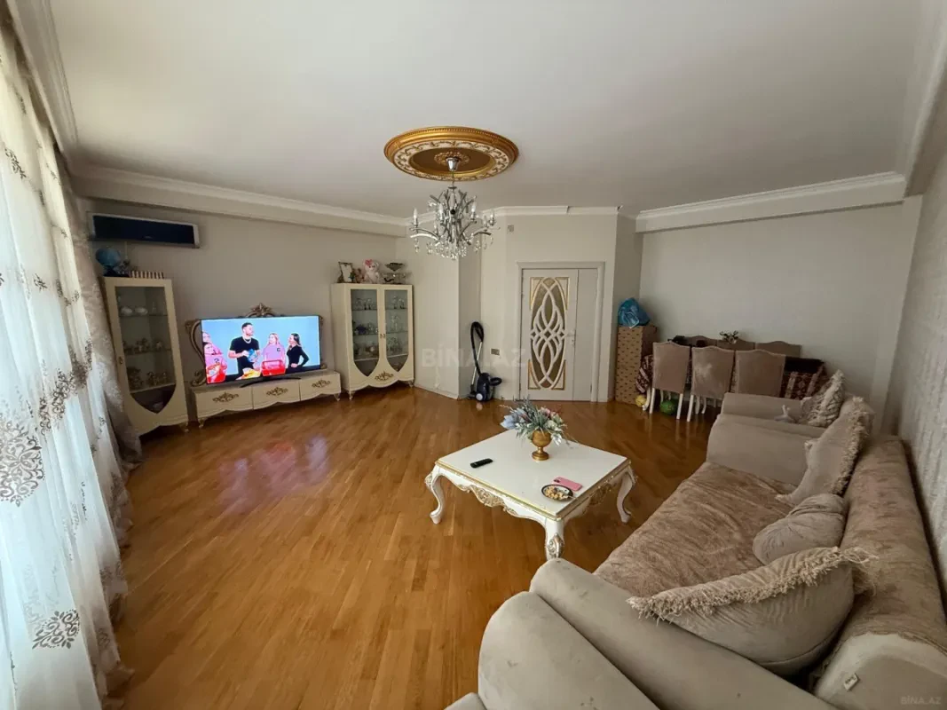 Satılır 4 otaqlı mənzil 133 m²